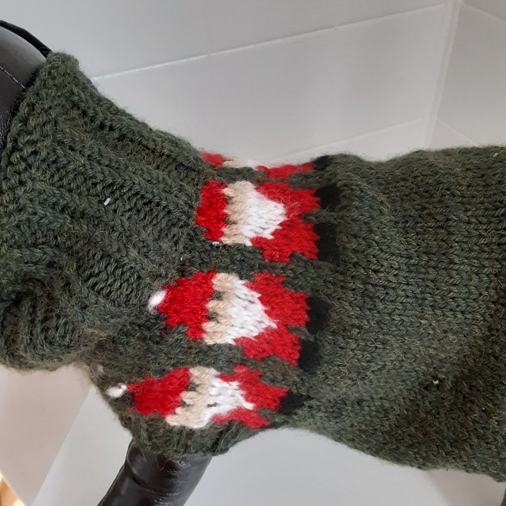 Green santa dog sweater size small for dogs. - Picture 3 of 8
